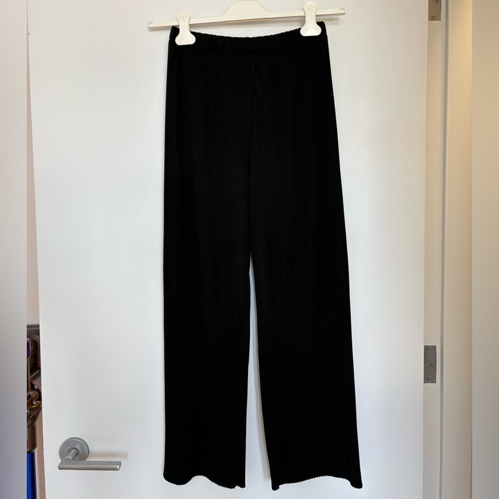 Uniqlo Black pleated Wide-Leg Pants